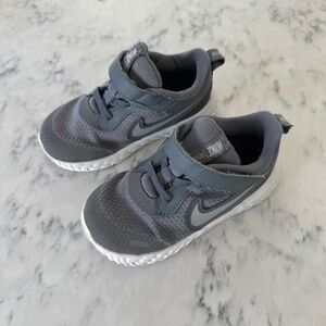 Nike Revolution Kids Sneakers